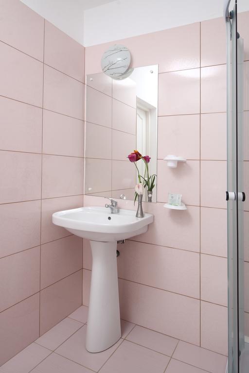 Pensiunea Floare De Colt Otel Băile Herculane Oda fotoğraf